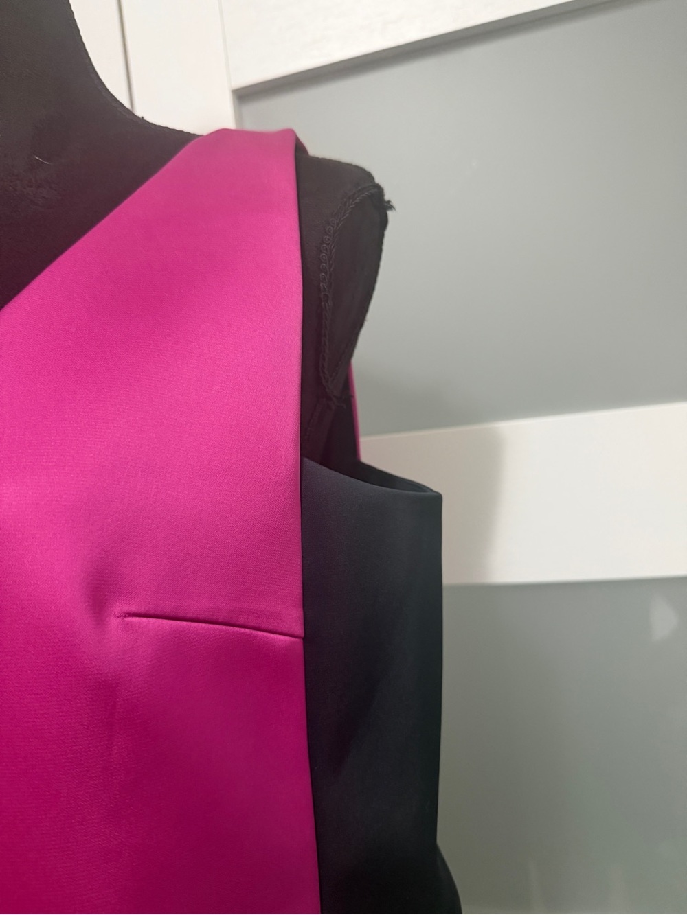 Club Monaco Sleeveless V-Neck Colourblock Dress Magenta Black - Picture 6 of 9